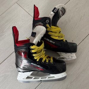 Vapor X5 pro Bauer Black and Red Skates with Yellow Laces 2 pair